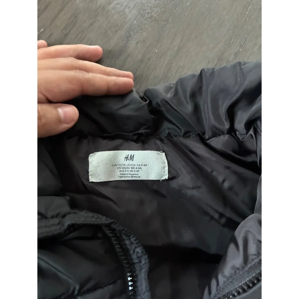 HM Kids Black Puffer Vest Sleeveless Quilted Zip Up Jacket Size 5-6Y